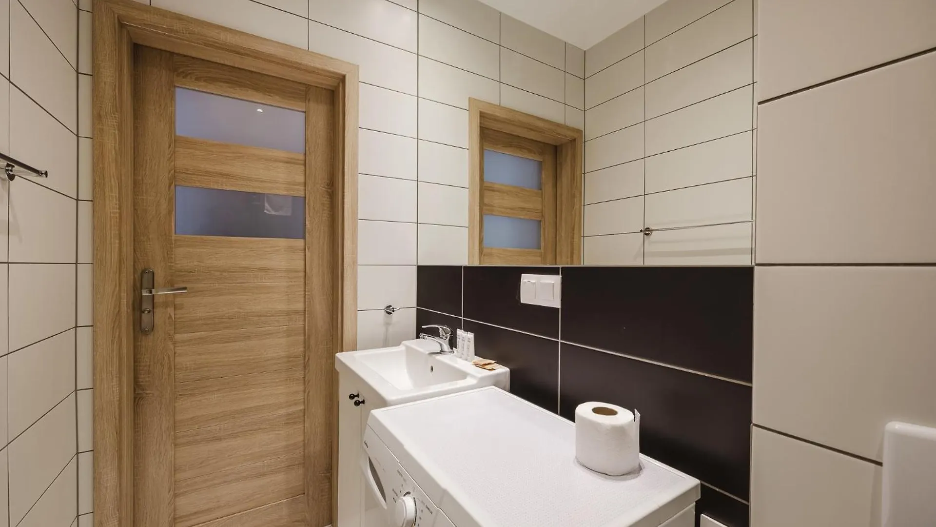 Jezyce Comfort Apartment By Bookinghost بوزنان