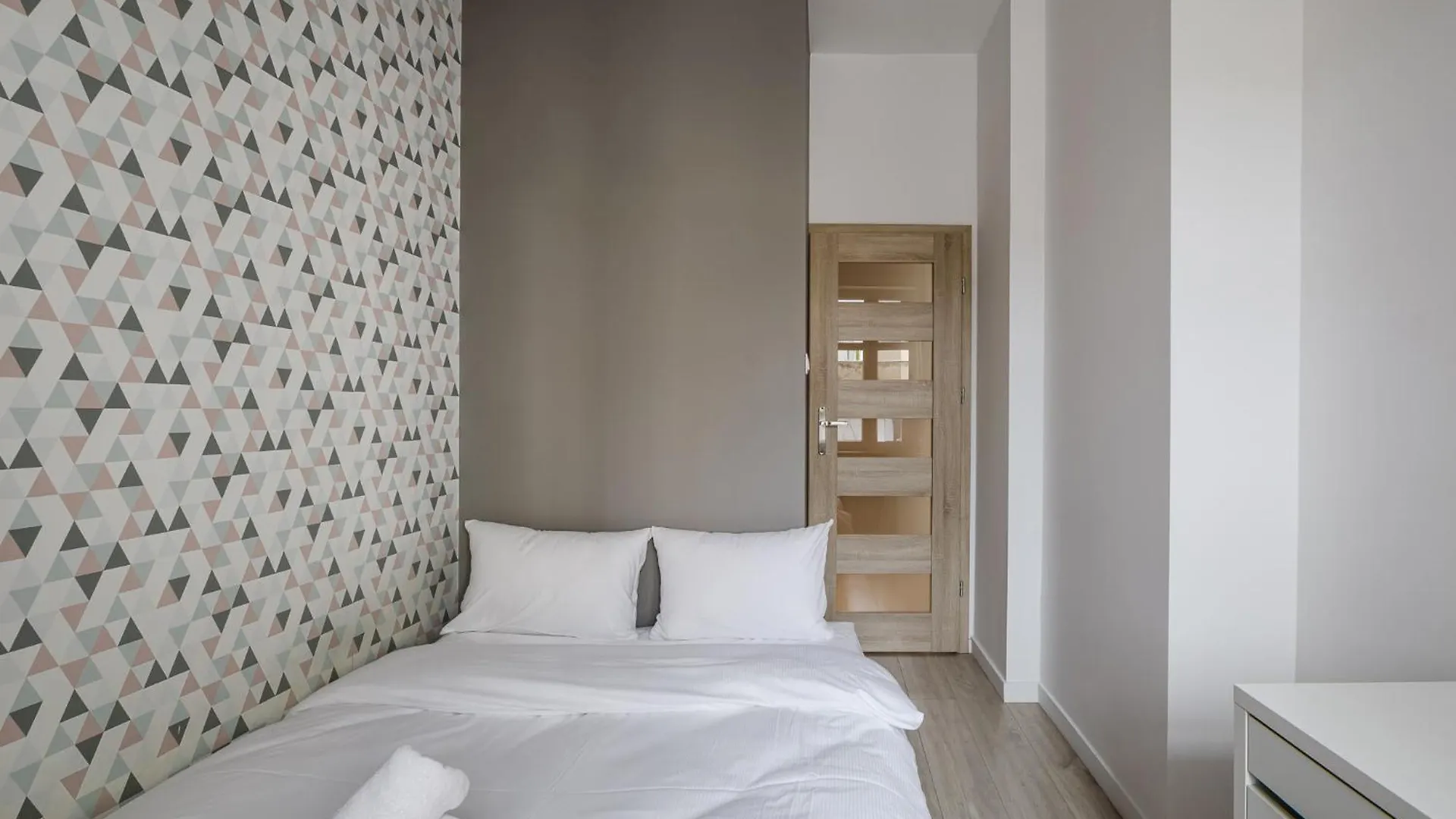 Jezyce Comfort Apartment By Bookinghost بوزنان